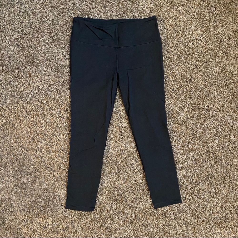 Victoria’s Secret High-Rise Black Crop Leggings